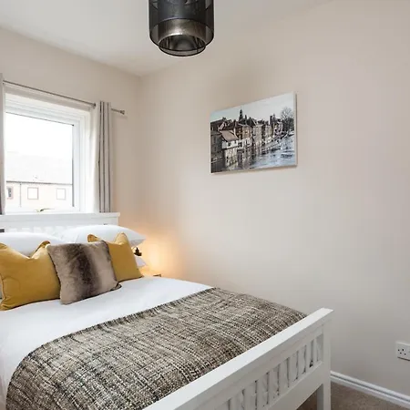 Fewster Way Townhouse *