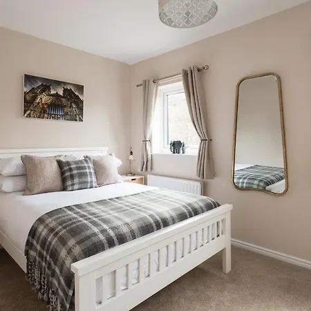 Fewster Way Townhouse Holiday home